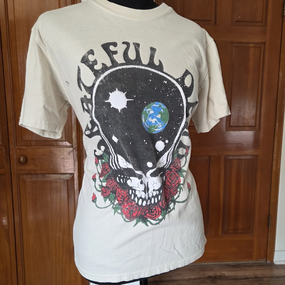 PEOPLE OF LEISURE -grateful Dead- Tee in Cream with Black & Red Print